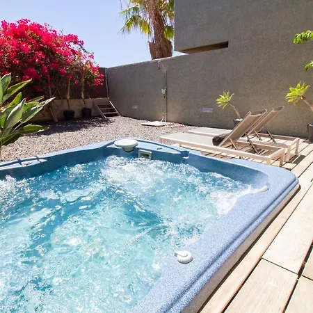 The Treasure - First Line Beach Design With Jacuzzi And Pool *
